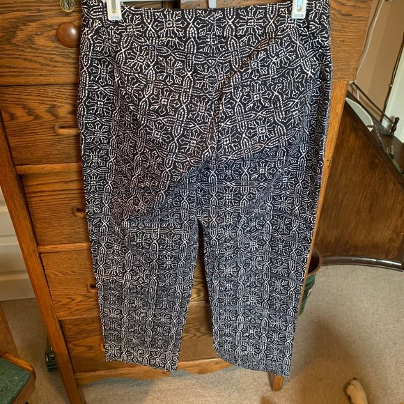 Black and White Jones of NY capri pants. - Picture 4 of 4
